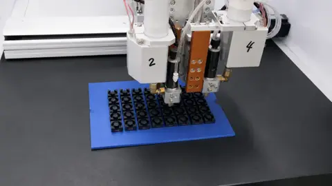 Core automatic dispensing equipment